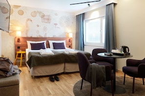 Chambre supérieure avec lits jumeaux | Bureau, espace de travail pour ordinateurs portables