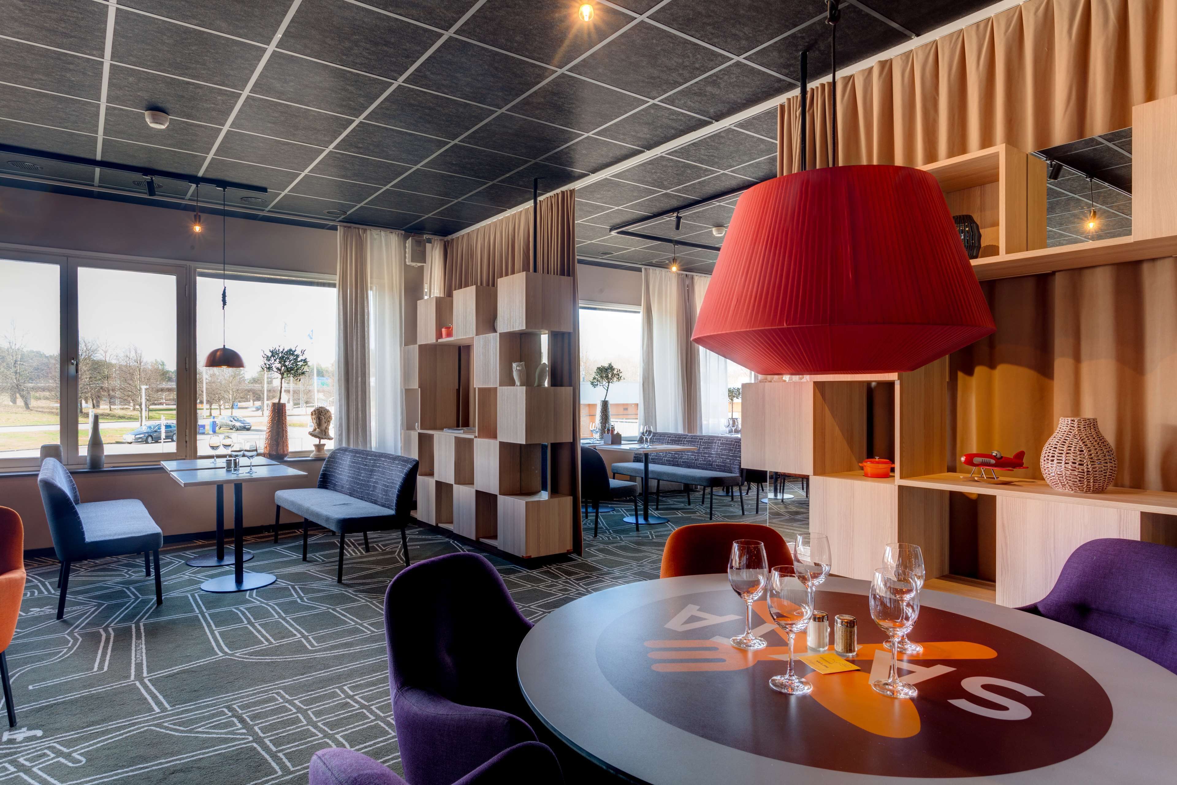 breakfast, lunch and dinner served