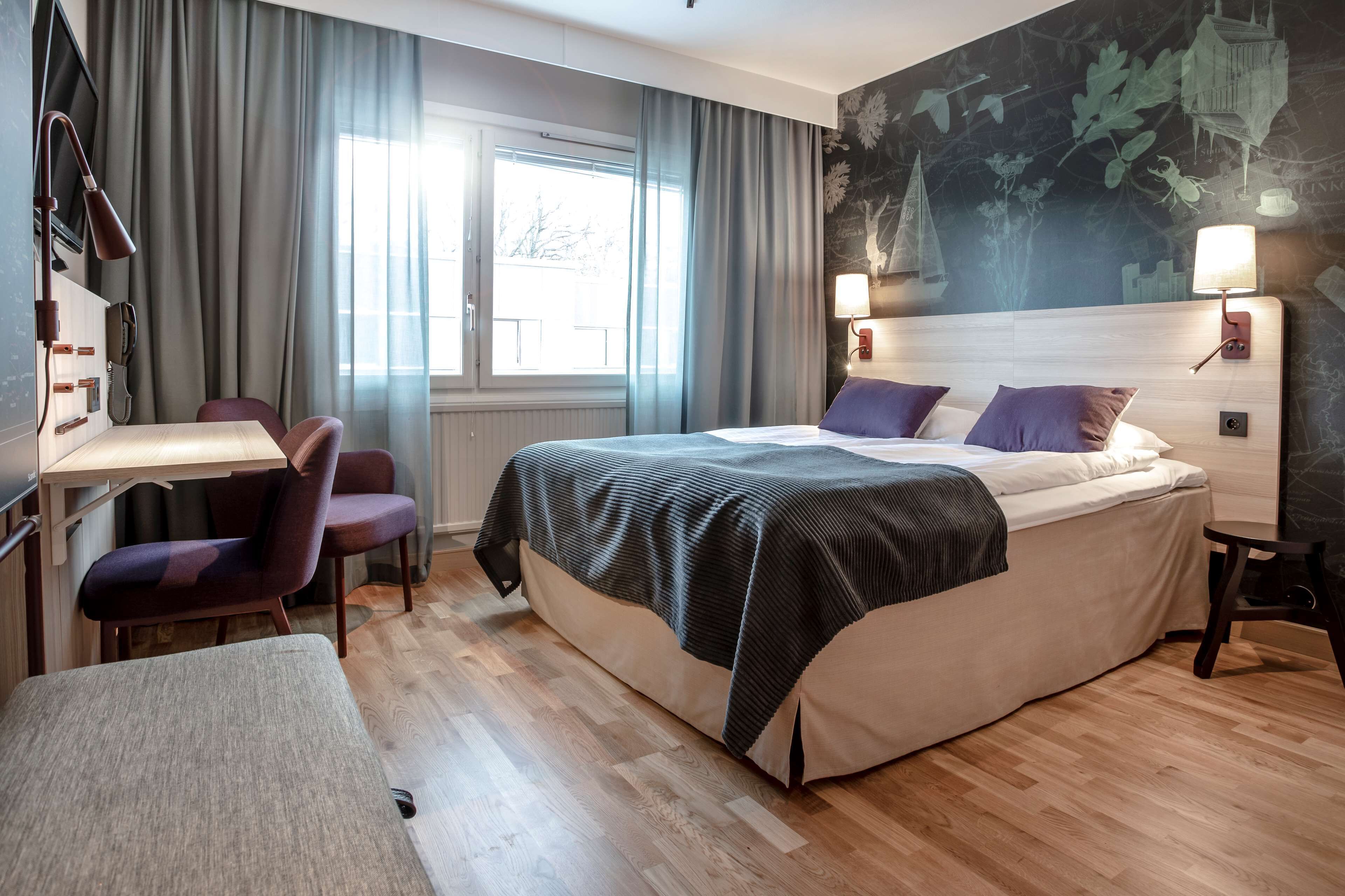 twin room | desk, blackout curtains, iron/ironing board, free cots/infant beds