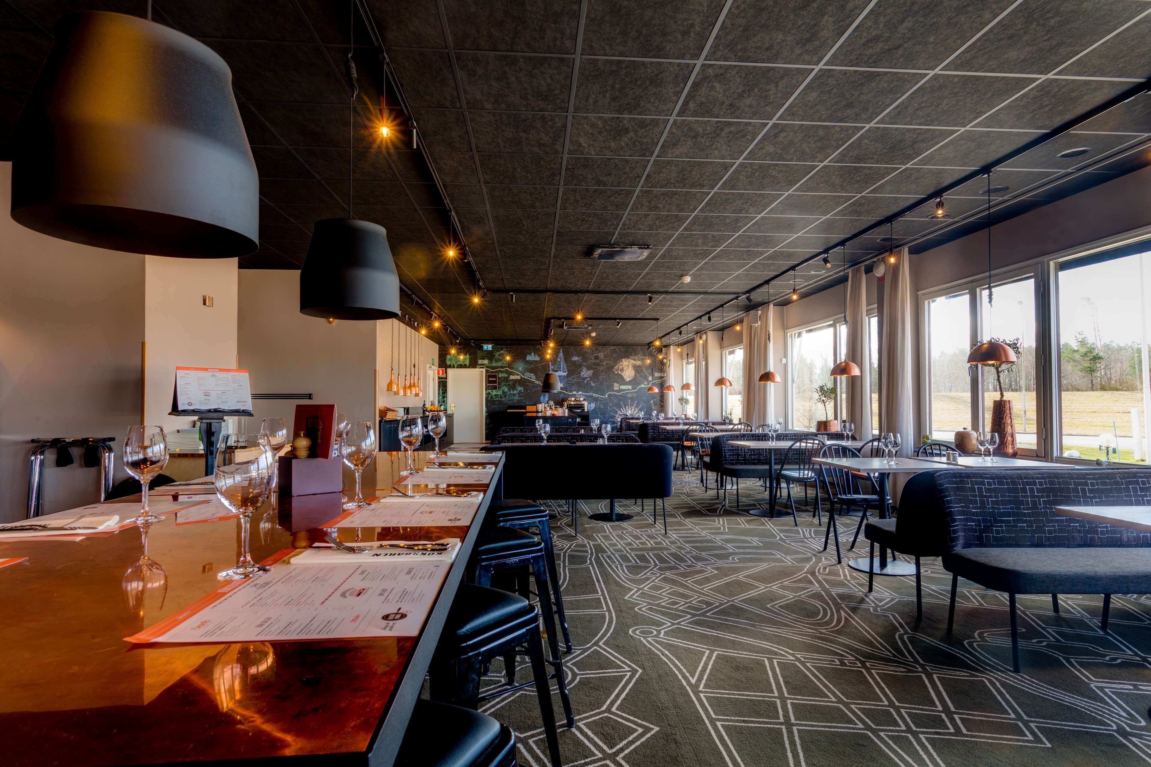 breakfast, lunch and dinner served