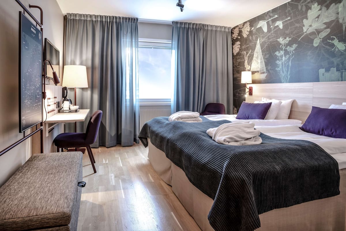 Superior Room, 1 King Bed | 1 bedroom, desk, blackout drapes, iron/ironing board