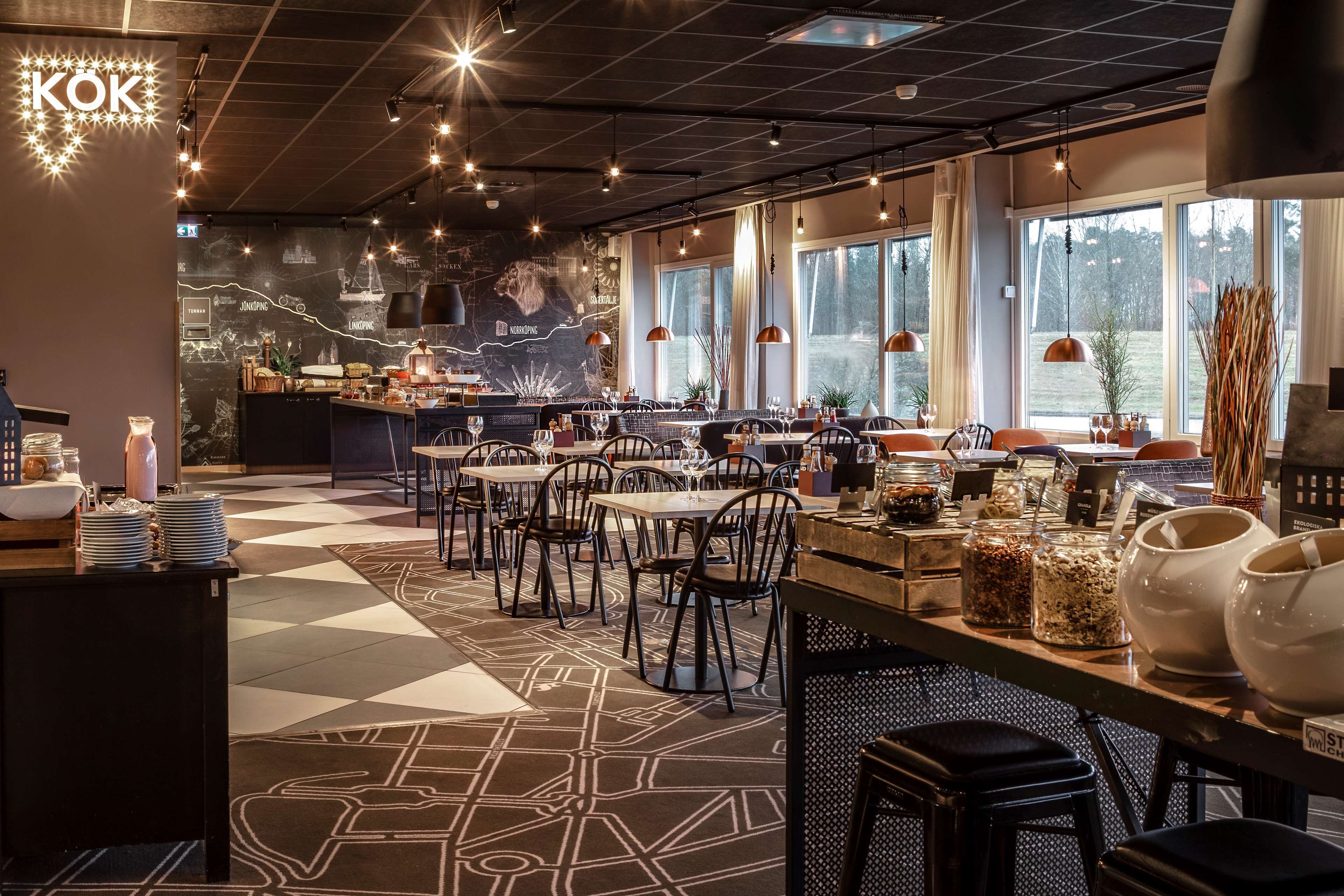 Se ofrece un desayuno bufé (179 SEK por persona)