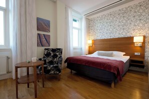 Huone, 1 keskisuuri parisänky | Työpöytä, silitysrauta/-lauta, ilmaiset vauvansängyt, ilmainen Wi-Fi