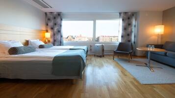 Familieværelse (Four) | Opholdsområde | 32-centimeters tv med kabelkanaler