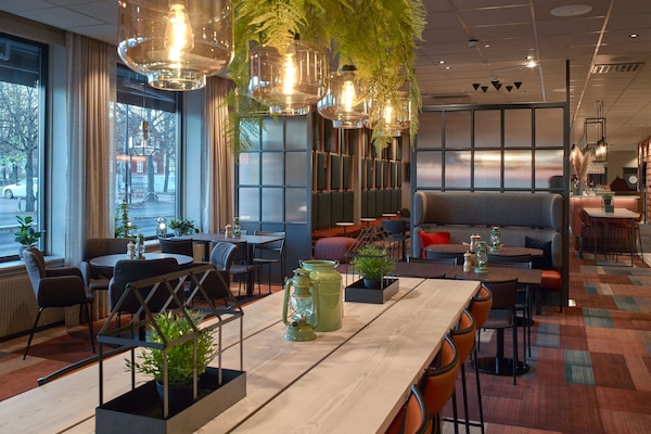 Breakfast, lunch and dinner served