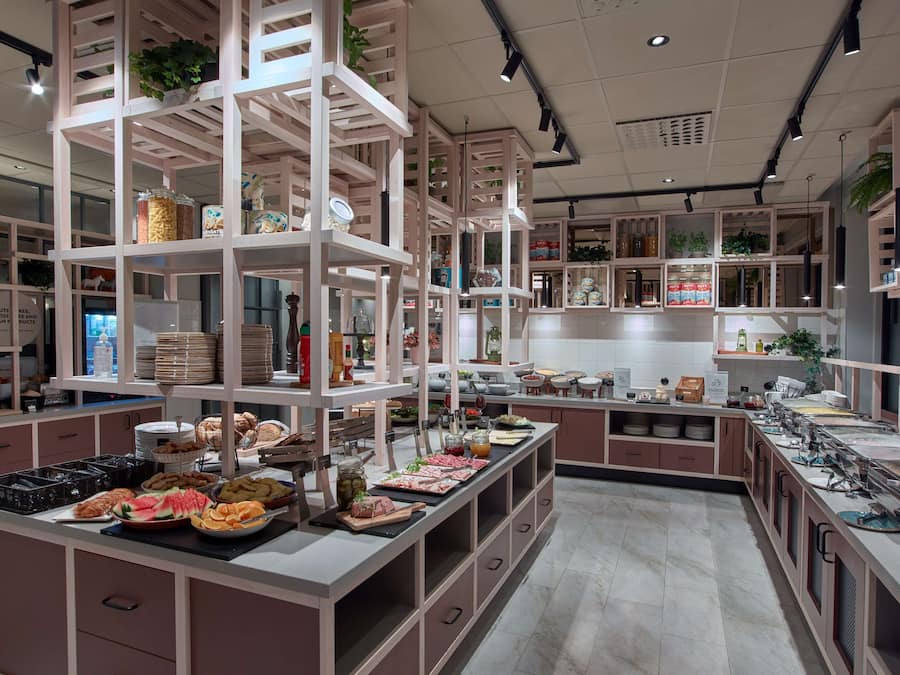 Petit déjeuner buffet servi les week-ends (179 SEK par personne)