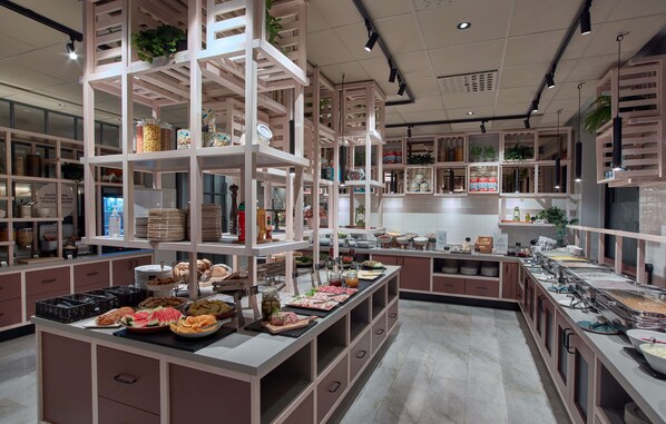 Desayuno buffet los fines de semana (SEK 179 por persona) 