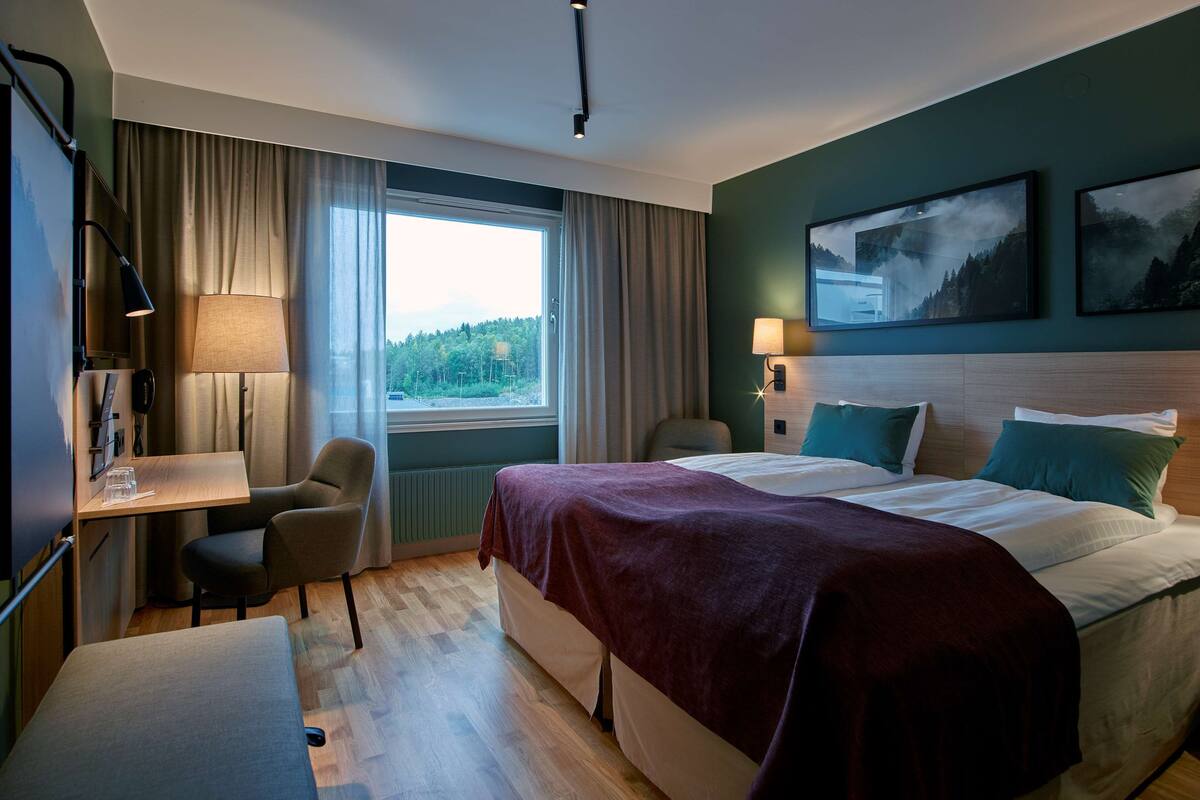 in-room safe, desk, iron/ironing board, free wifi