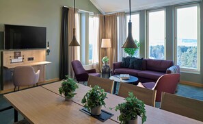 Escritorio, tabla de planchar con plancha y cunas gratuitas 