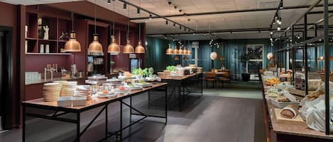 Tägliches Frühstücksbuffet (179 SEK pro Person)