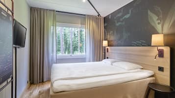 Room, 1 Queen Bed | Desk, blackout drapes, iron/ironing board, free cribs/infant beds