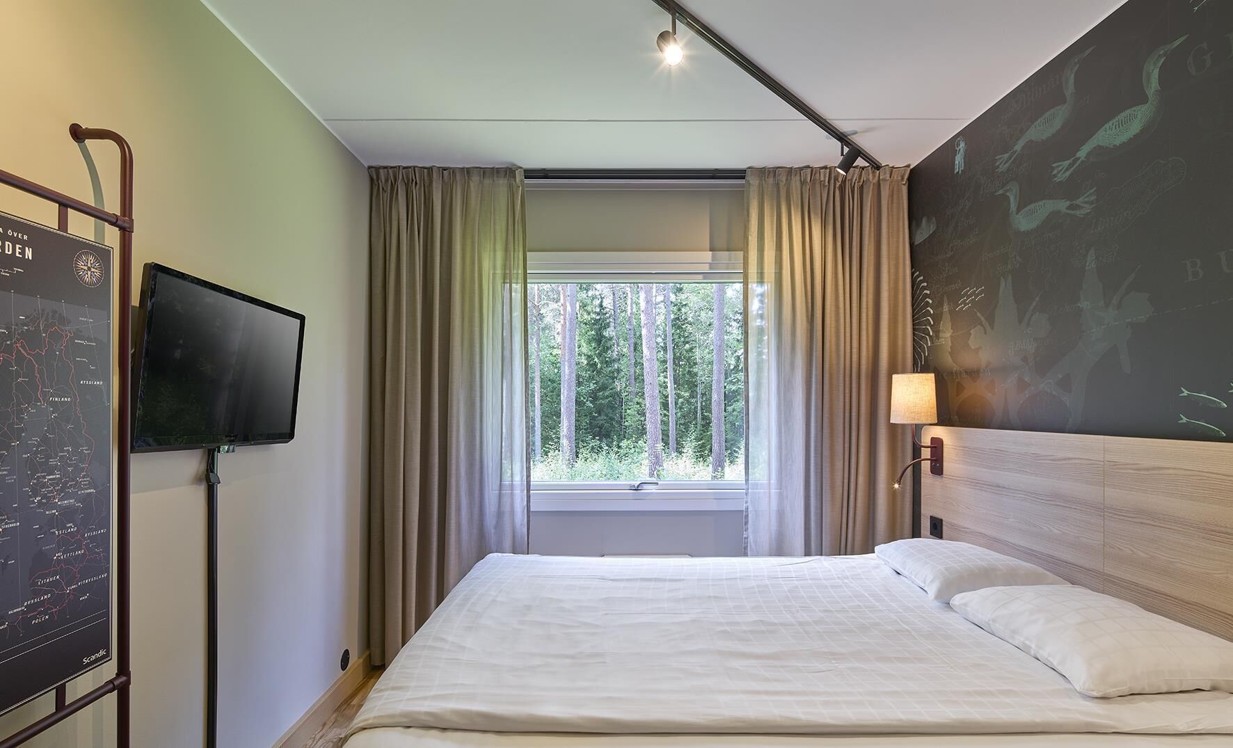 room, 1 queen bed | desk, blackout curtains, iron/ironing board, free cots/infant beds