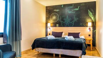 Habitación superior con 2 camas individuales | Escritorio, cortinas blackout y tabla de planchar con plancha