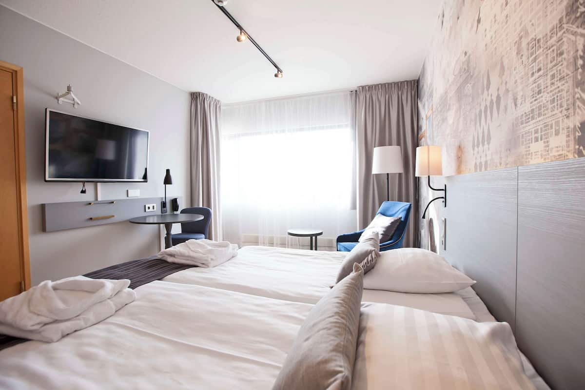 junior suite | minibar, in-room safe, desk, free cots/infant beds