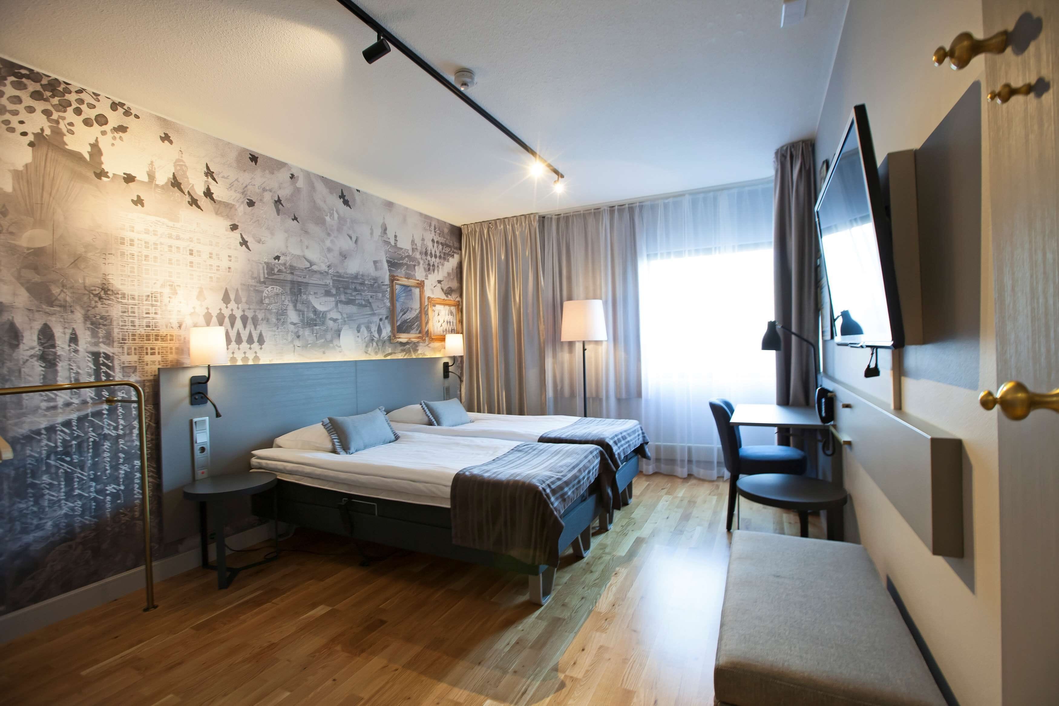 twin room | minibar, in-room safe, desk, free cots/infant beds