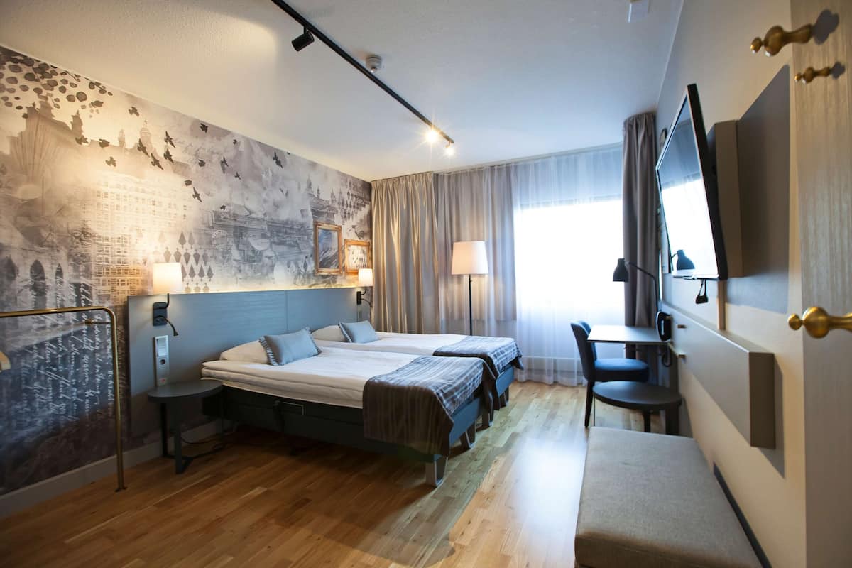 twin room | minibar, in-room safe, desk, free cots/infant beds