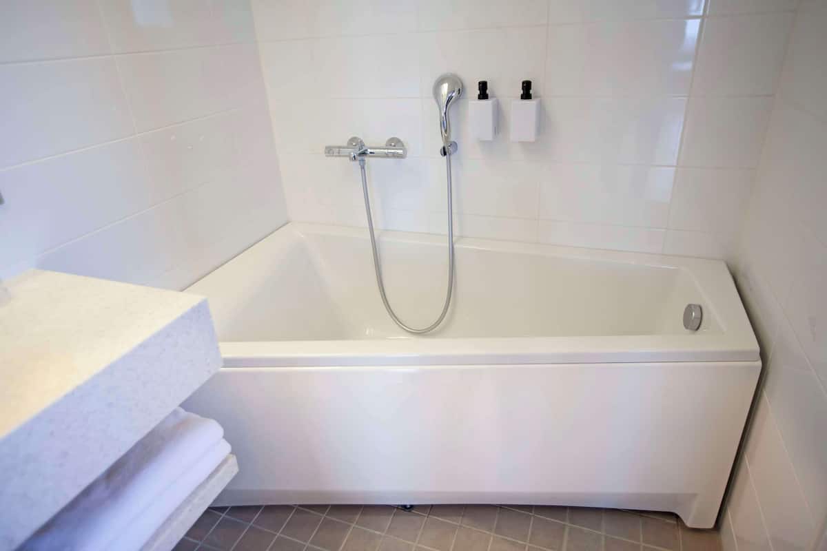 junior suite | bathroom | shower, free toiletries, hair dryer, bidet