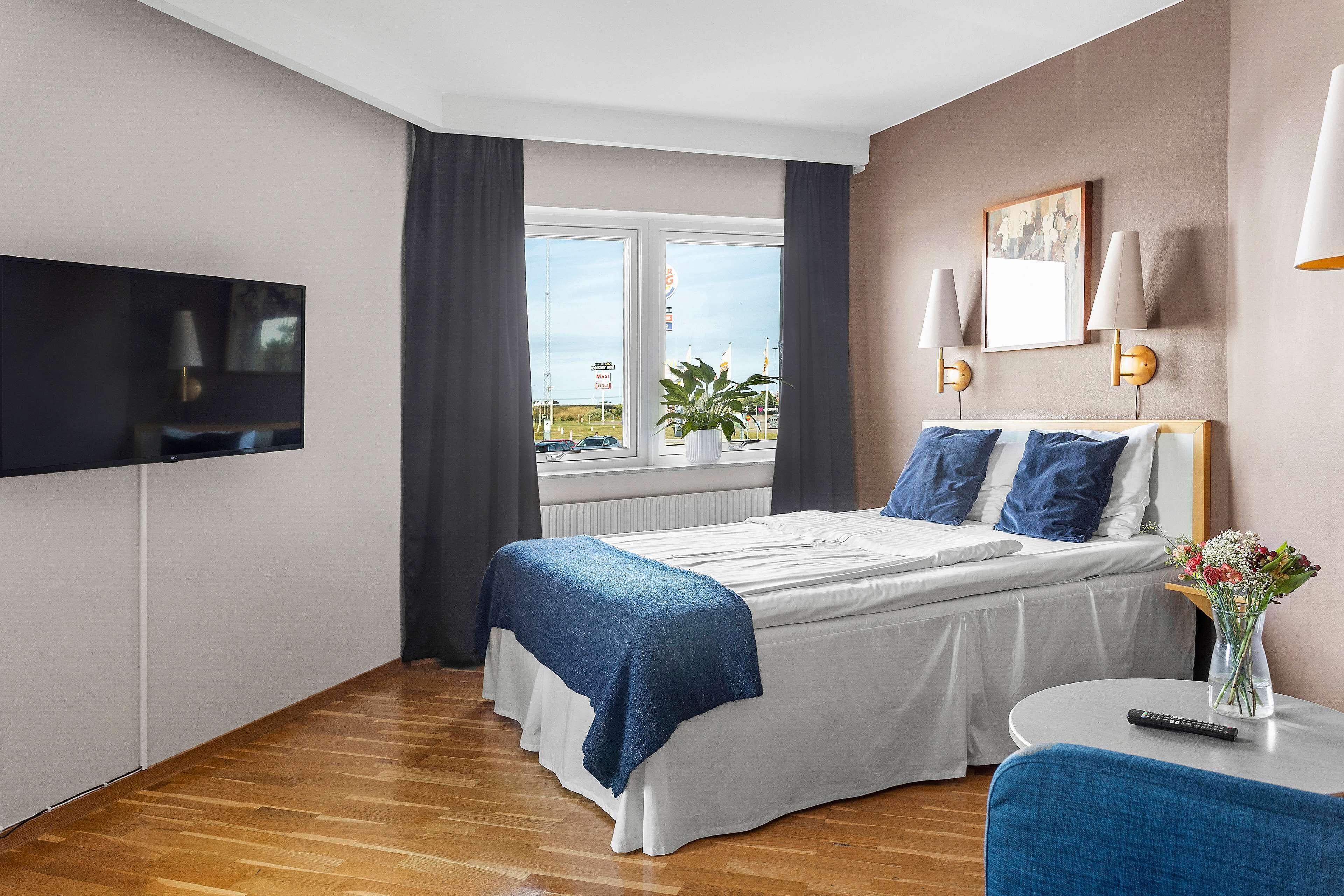 1 bedroom, pillow-top beds, individually decorated, desk