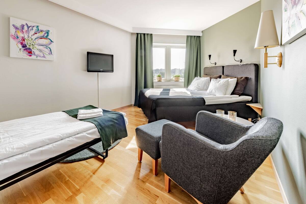 1 bedroom, pillow-top beds, individually decorated, desk