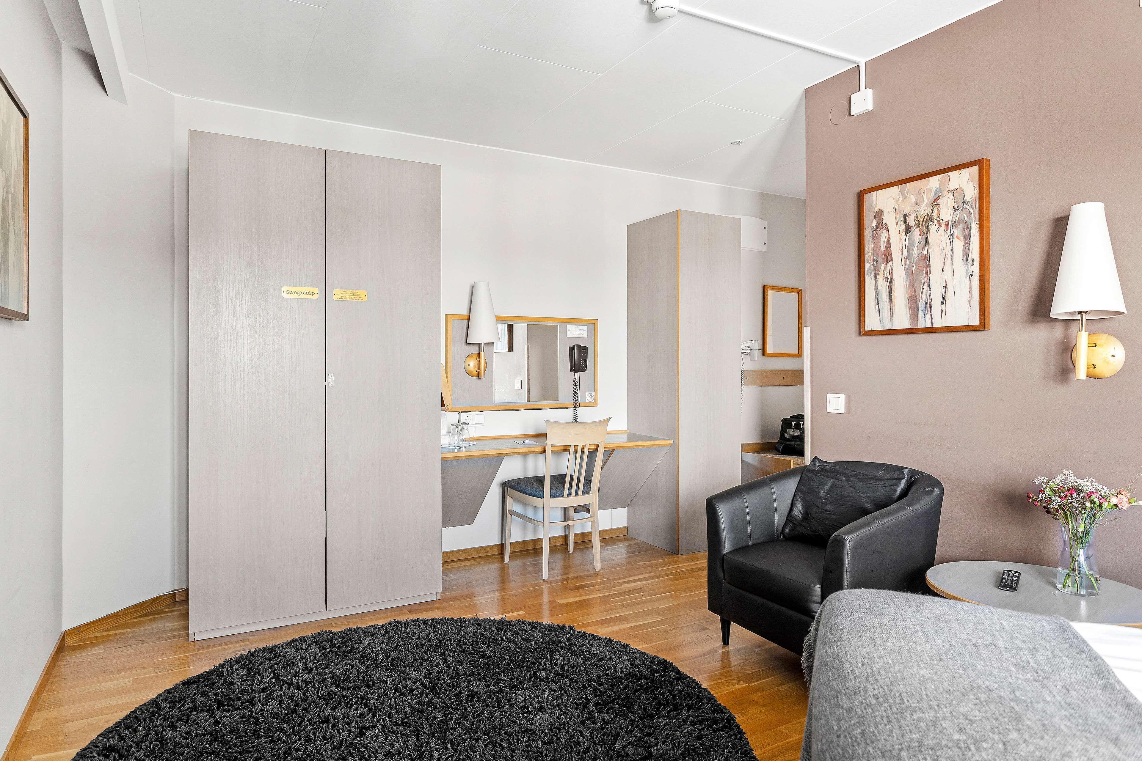 1 bedroom, pillow-top beds, individually decorated, desk