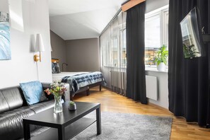 Standardzimmer, 1 King-Bett, Nichtraucher | Pillowtop-Betten, individuell dekoriert, Schreibtisch