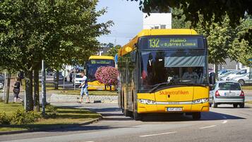 A yellow bus with the number 132 and destination "Malmö" on a city street.