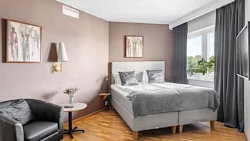 Standardzimmer, 1 Queen-Bett, Nichtraucher | Pillowtop-Betten, individuell dekoriert, Schreibtisch