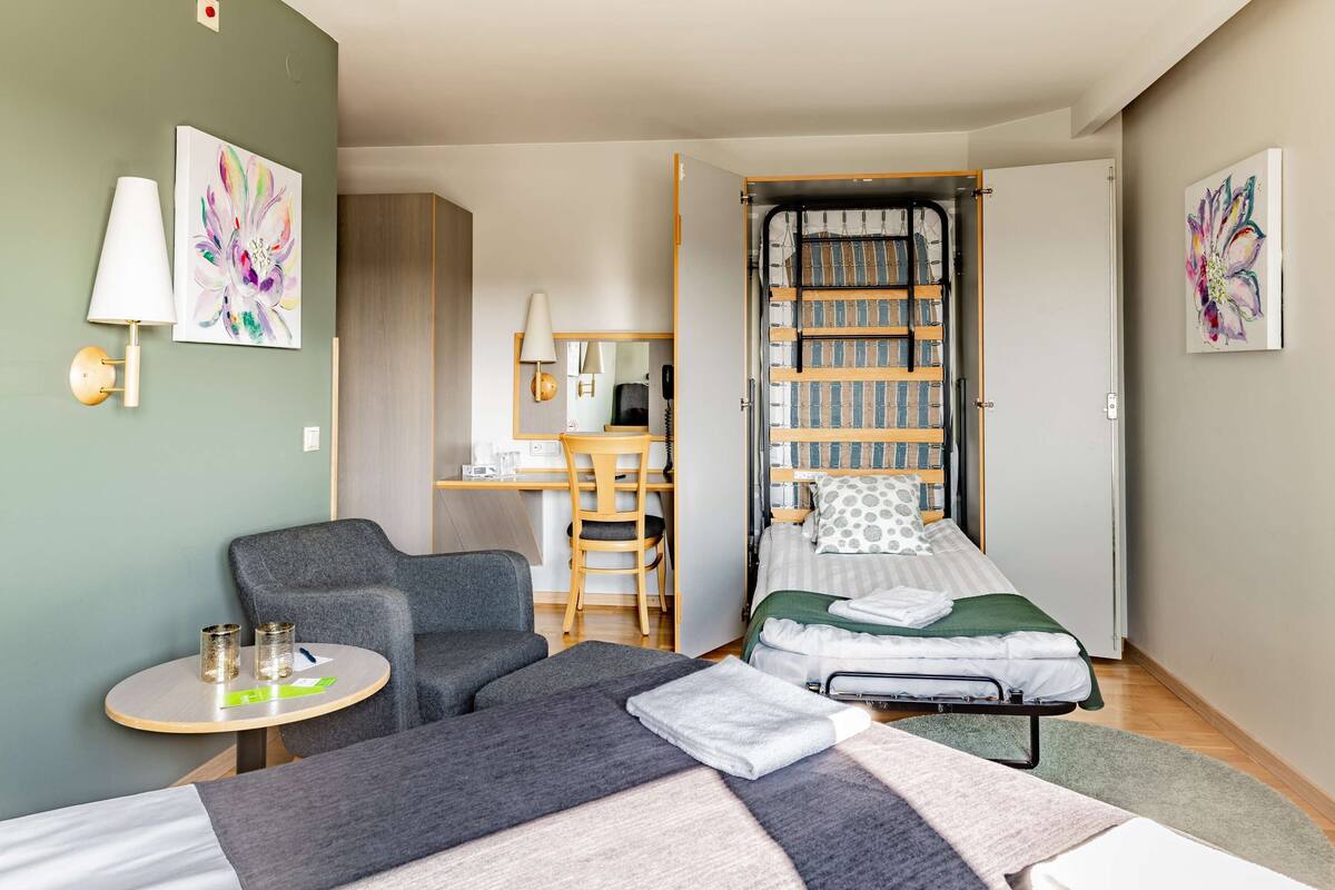 1 bedroom, pillow-top beds, individually decorated, desk