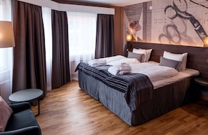 Junior-Suite | Zimmersafe, Schreibtisch, Bügeleisen/Bügelbrett, kostenlose Babybetten
