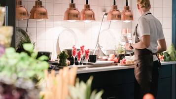 Päivittäinen buffetaamiainen (229 SEK per henkilö)