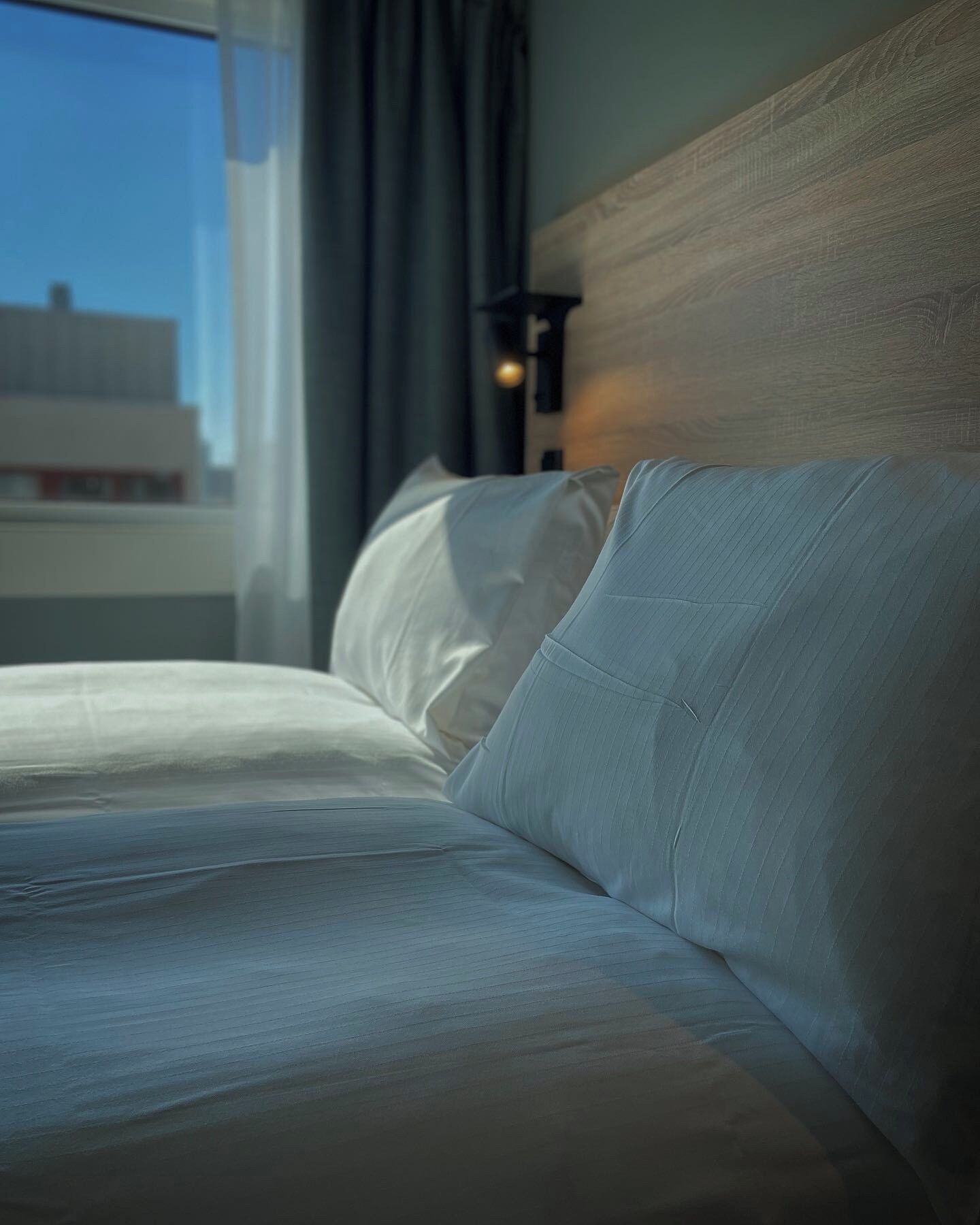 Camas con pillow-top, escritorio y espacio para trabajar con laptop 