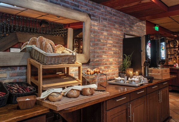Buffet déjeuner gratuit tous les jours