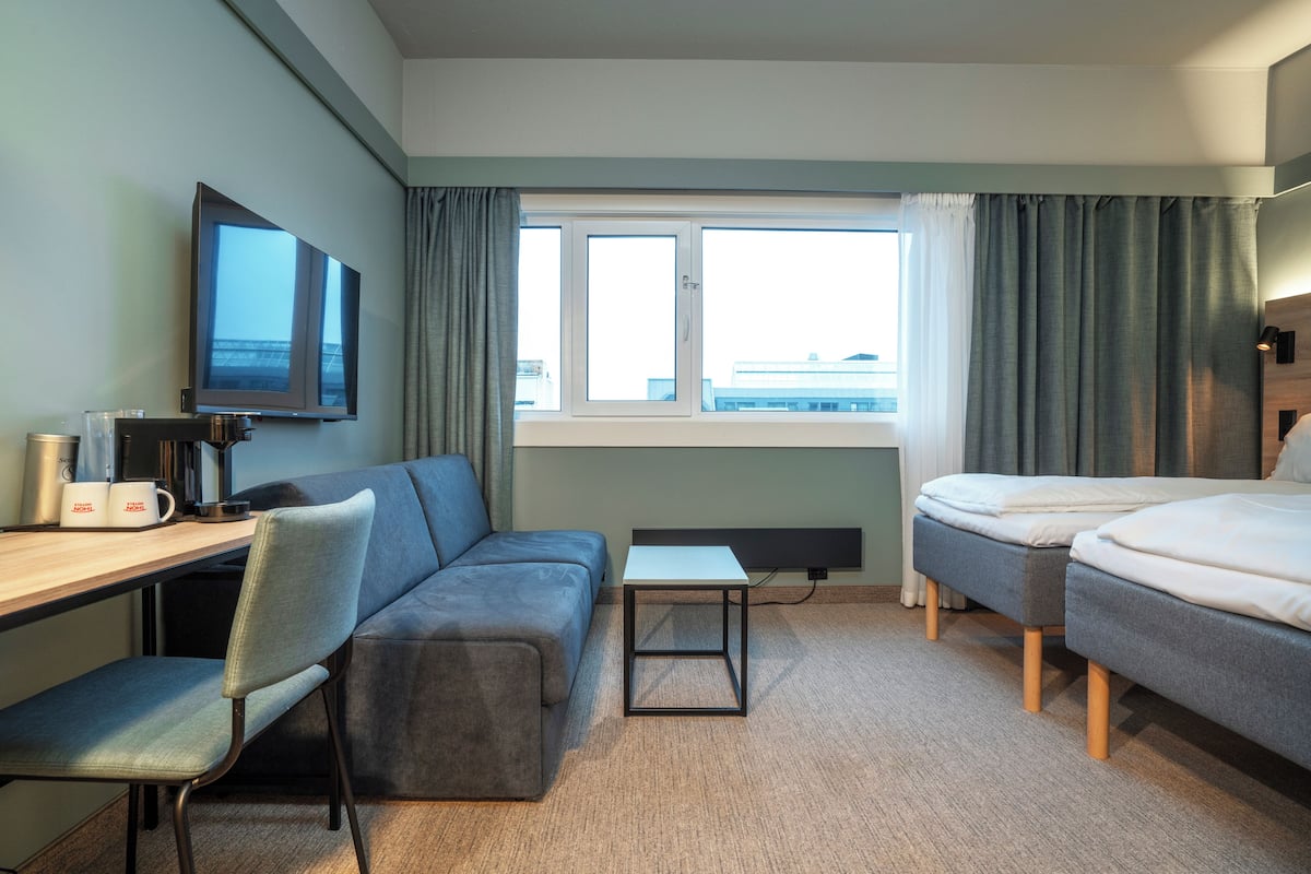 Standard Twin Room, Non Smoking | Pillow-top beds, desk, laptop workspace, blackout curtains