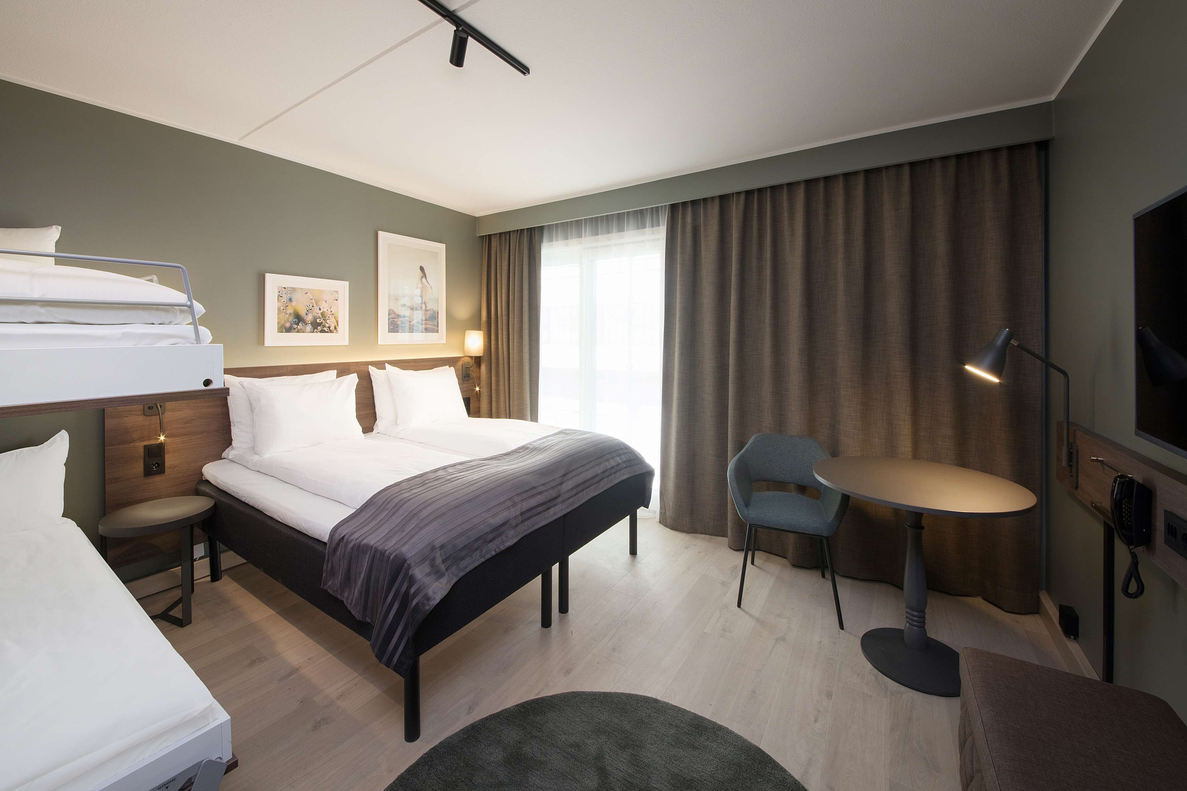 family room | desk, iron/ironing board, free wifi, wheelchair access