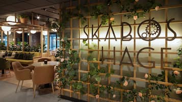 Breakfast and dinner served, local cuisine