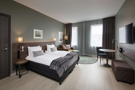 Twin Room | Desk, iron/ironing board, free WiFi, wheelchair access