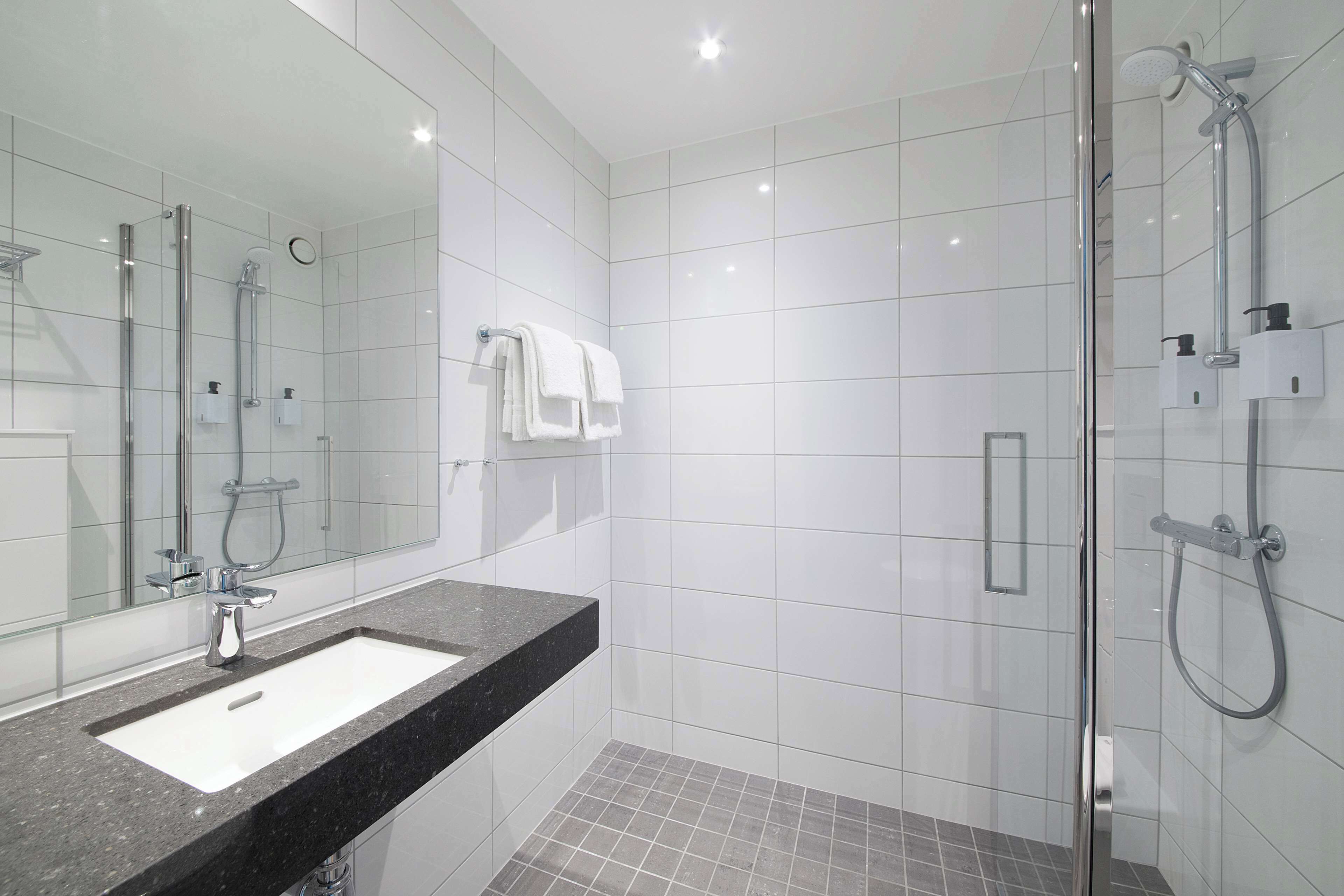 twin room | desk, iron/ironing board, free wifi, wheelchair access