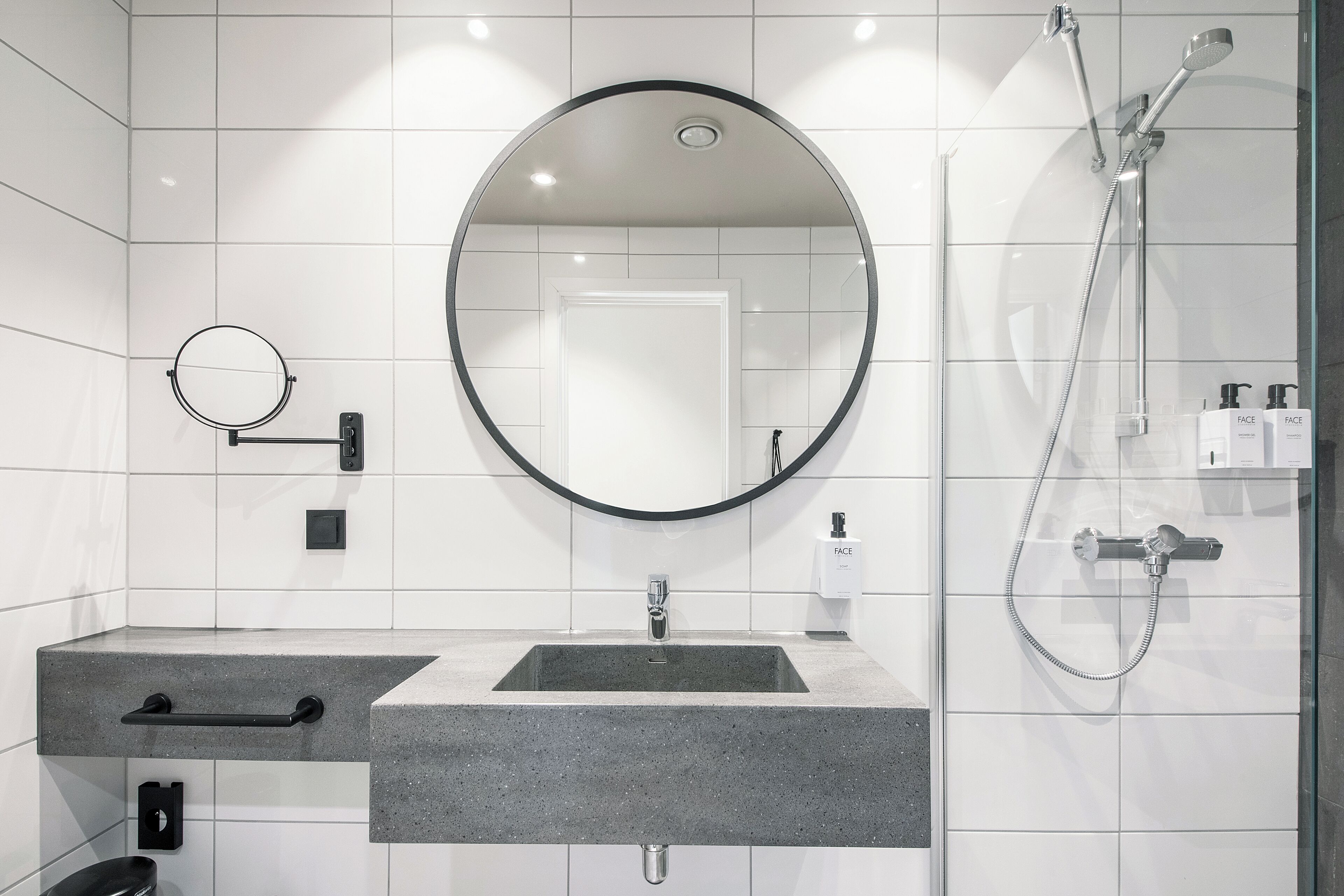 desk, iron/ironing board, free wifi, wheelchair access