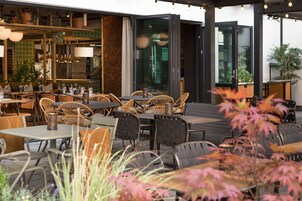 Der serveres morgenmad, aftensmad og lokale retter