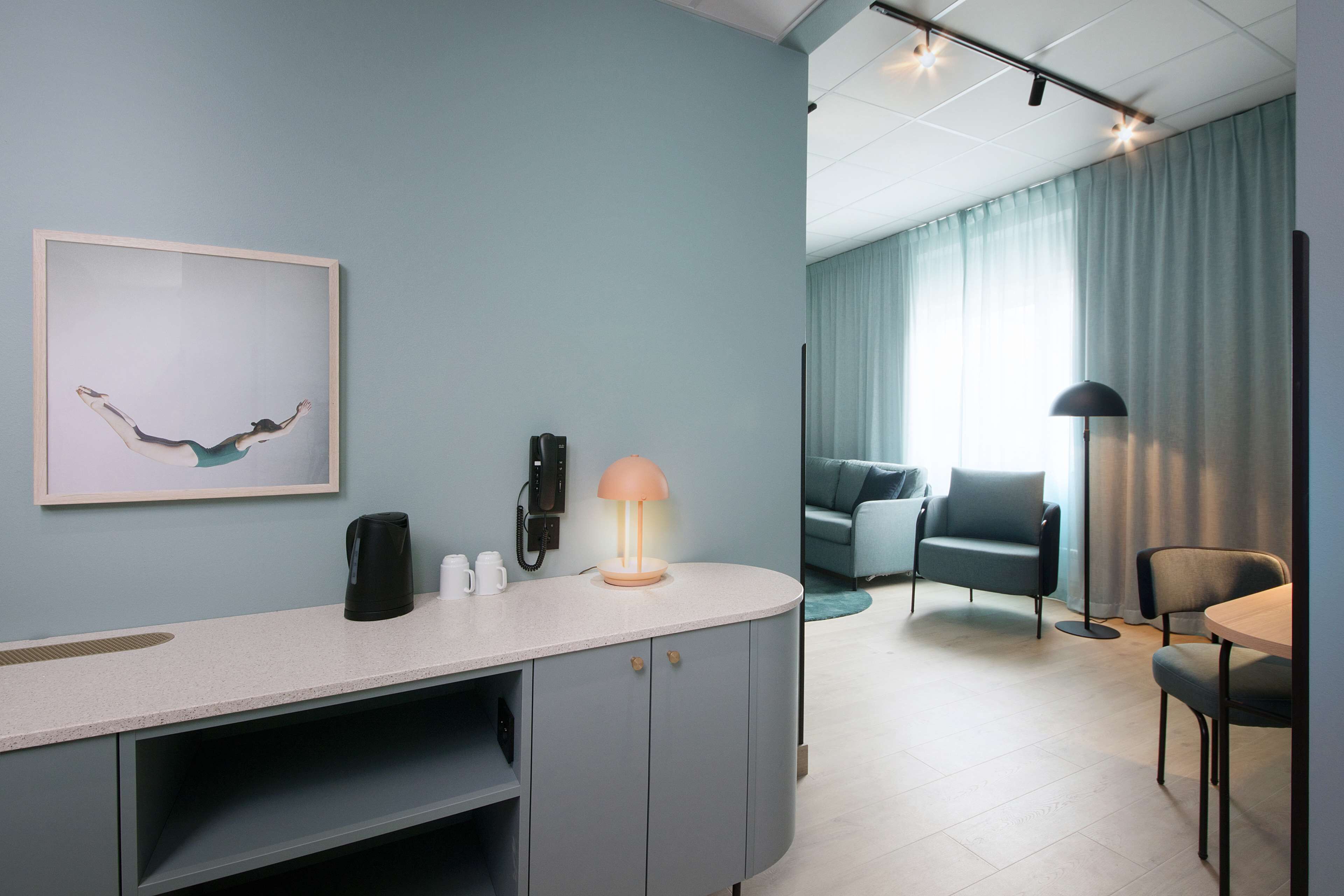 superior room (king) | desk, iron/ironing board, free wifi, wheelchair access