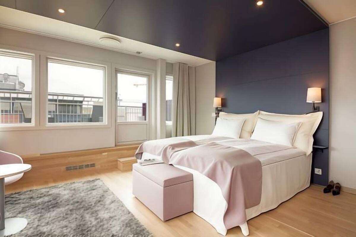 Minibar, escritorio, tabla de planchar con plancha y wifi gratis