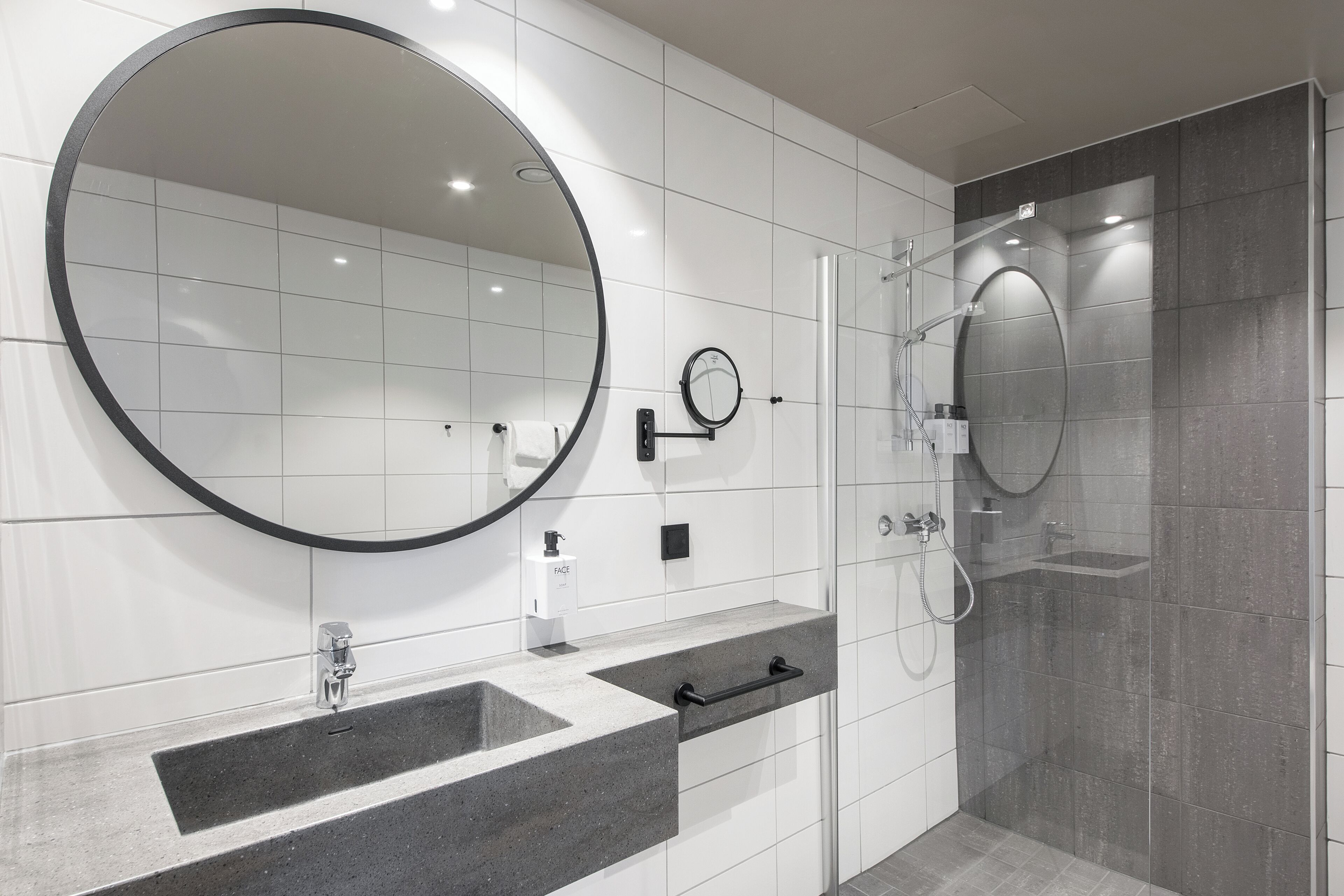 desk, iron/ironing board, free wifi, wheelchair access