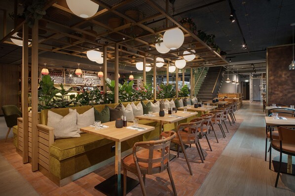 Breakfast and dinner served, local cuisine - Scandic Sjølyst (Oslo)