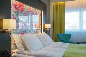 Premium bedding, pillowtop beds, in-room safe, desk