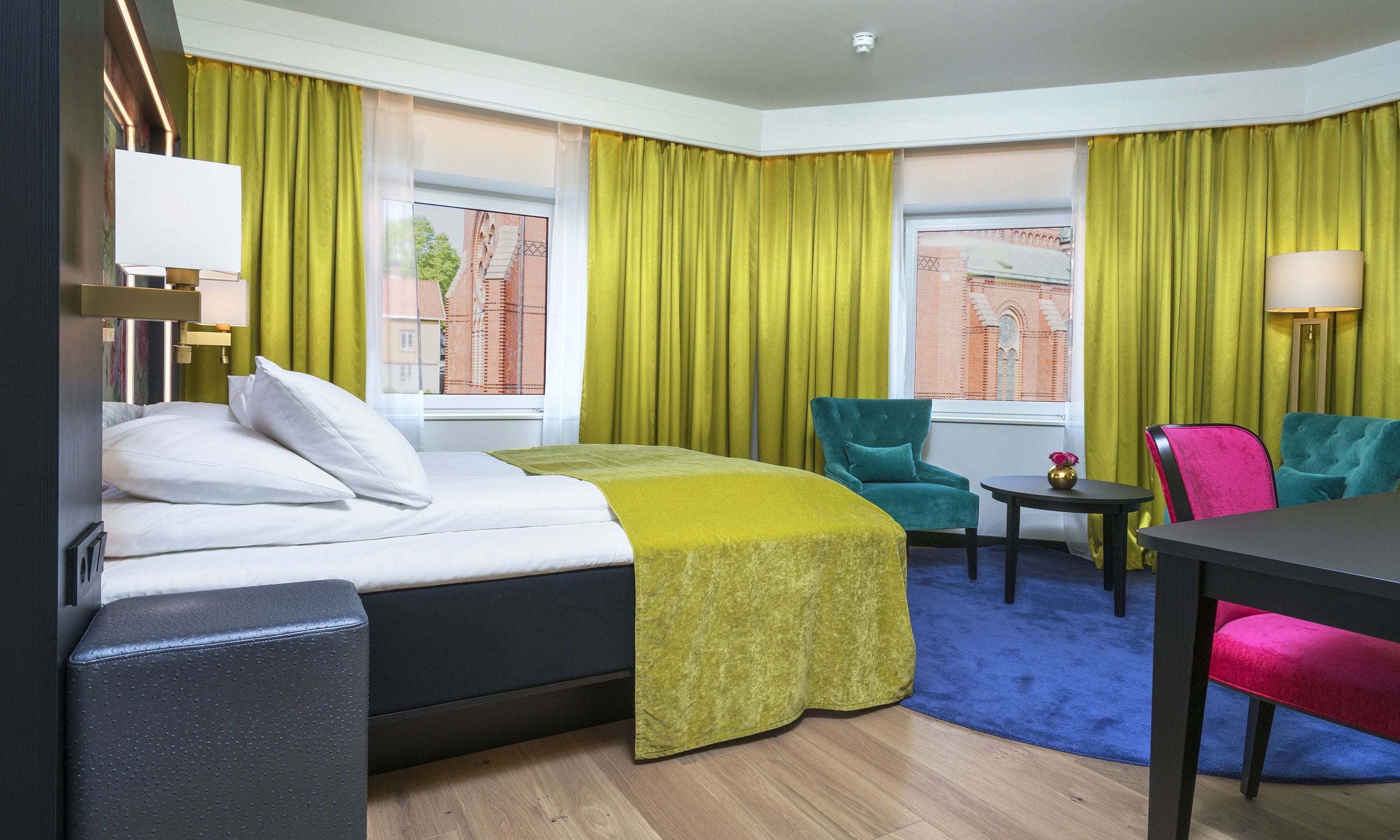 Hochwertige Bettwaren, Pillowtop-Betten, Zimmersafe, Schreibtisch