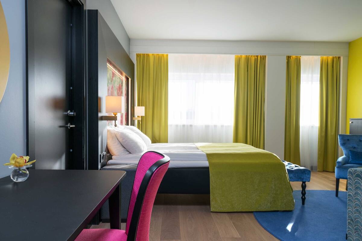 Habitación familiar, 2 camas individuales, no fumadores (Standard) | Ropa de cama de alta calidad y colchones con acolchado adicional