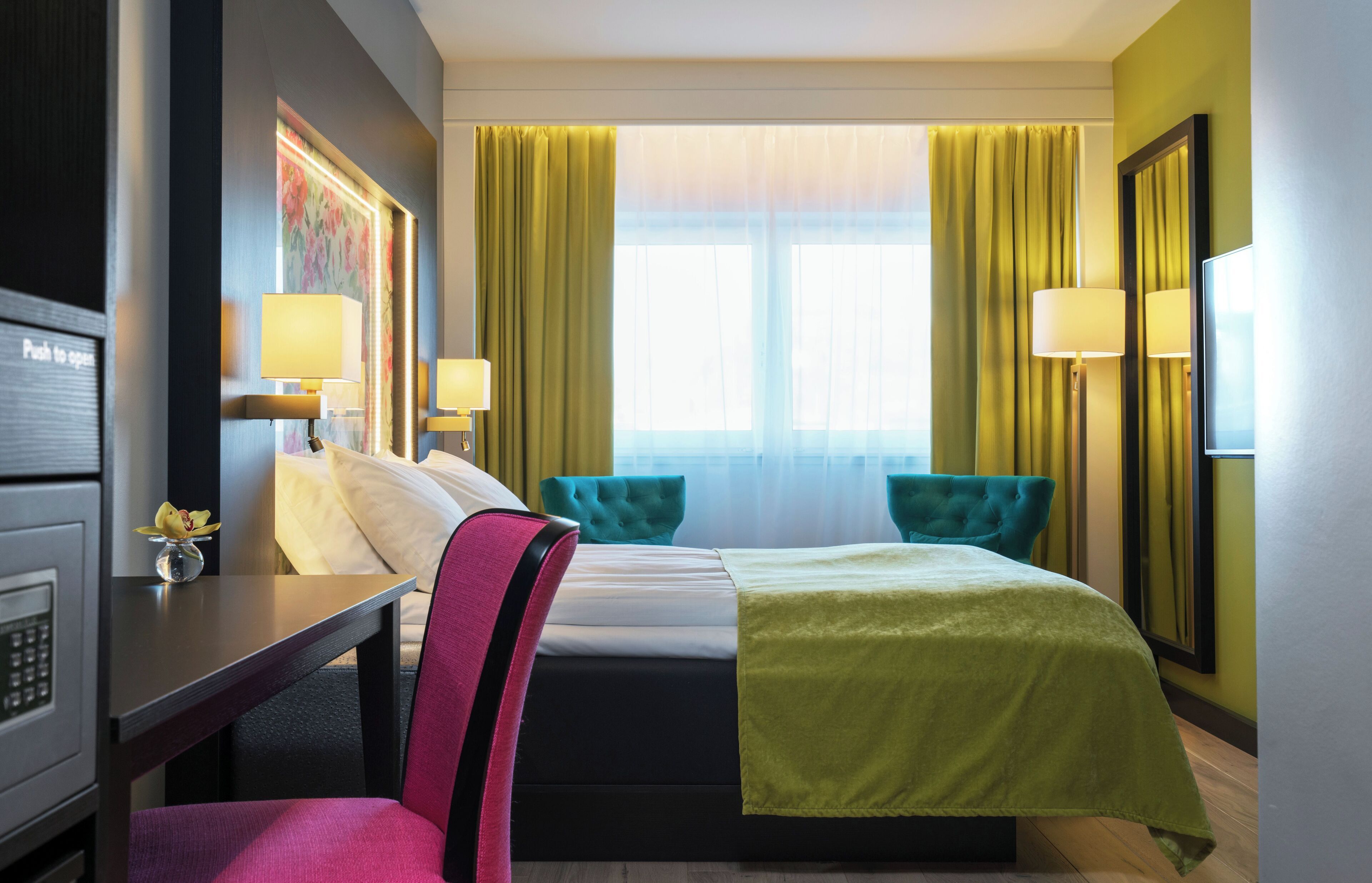 Hochwertige Bettwaren, Pillowtop-Betten, Zimmersafe, Schreibtisch