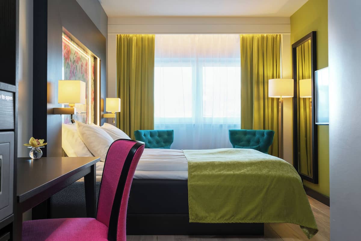 Premium bedding, pillow-top beds, in-room safe, desk