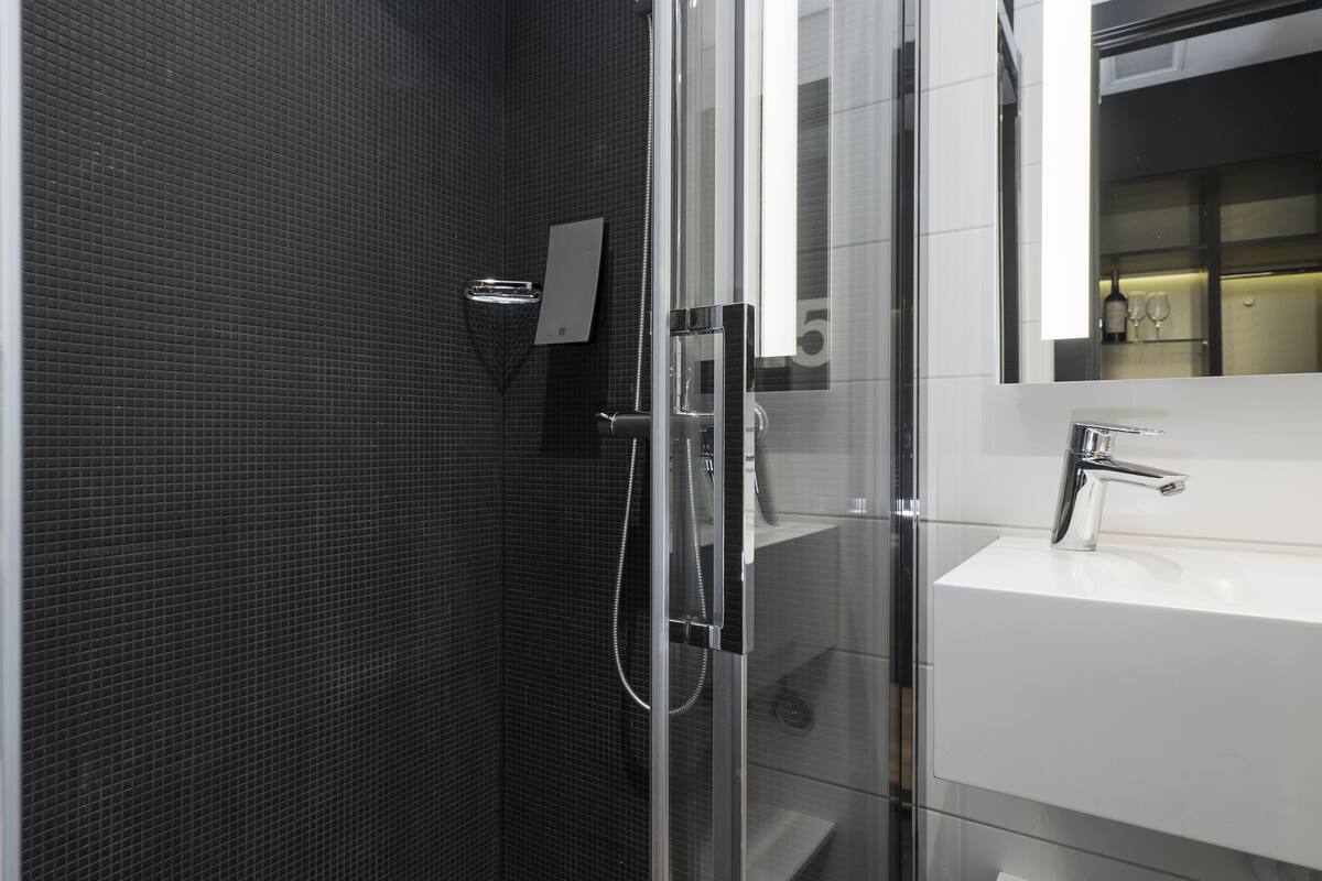 1 bedroom, premium bedding, pillow-top beds, in-room safe