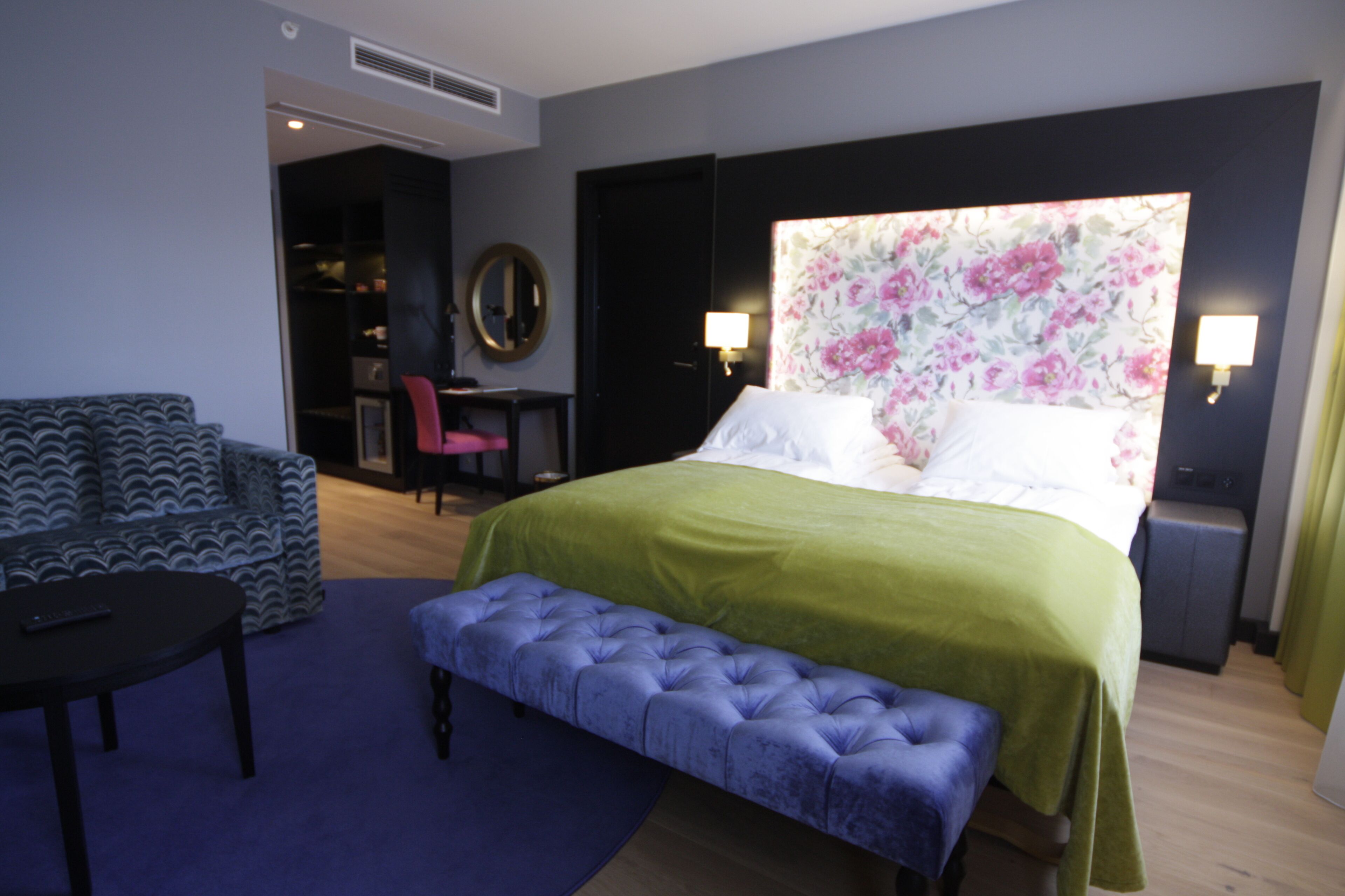 Family Room, 2 Twin Beds, Non Smoking (Standard) | Premium bedding, pillowtop beds, in-room safe, desk